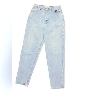 GAP Women's high wasted tapered Leg Jeans in Light Blue